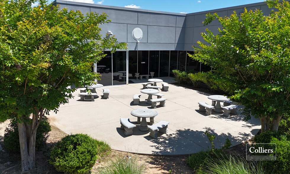 More Photos Of 310 Inglesby Pky, Duncan Office For Lease