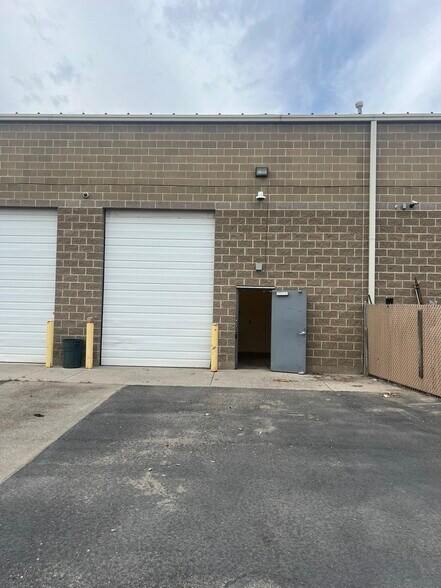 More Photos Of 870 W Robinson Dr, North Salt Lake Warehouse For Lease
