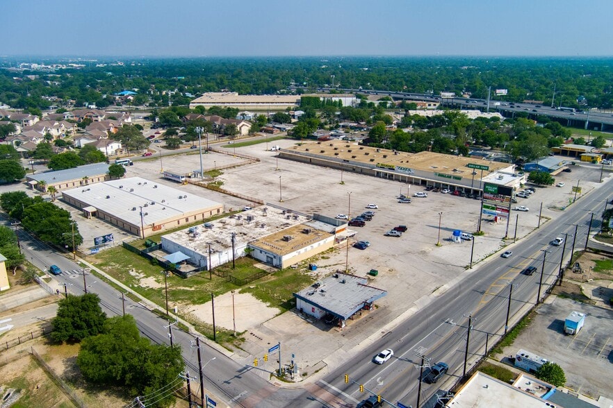Primary Photo Of 2118 S Zarzamora St, San Antonio Unknown For Lease