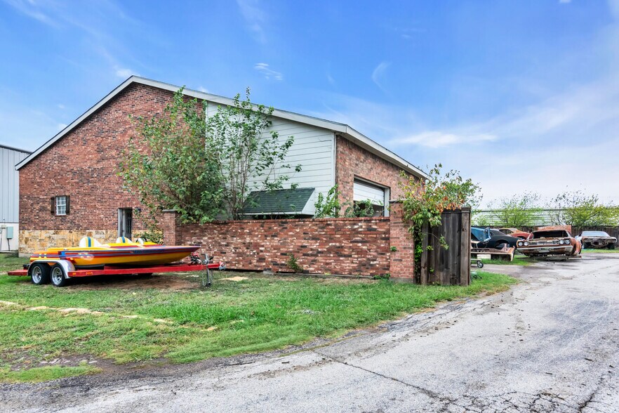 More Photos Of 4116-4124 Keller Hicks Rd, Fort Worth Land For Sale