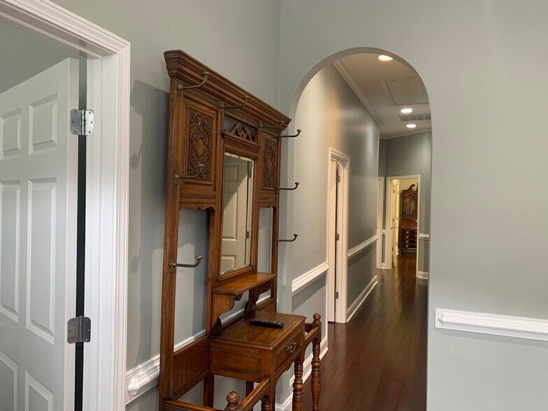 More Photos Of 1825 Lockeway Dr, Alpharetta Office For Sale