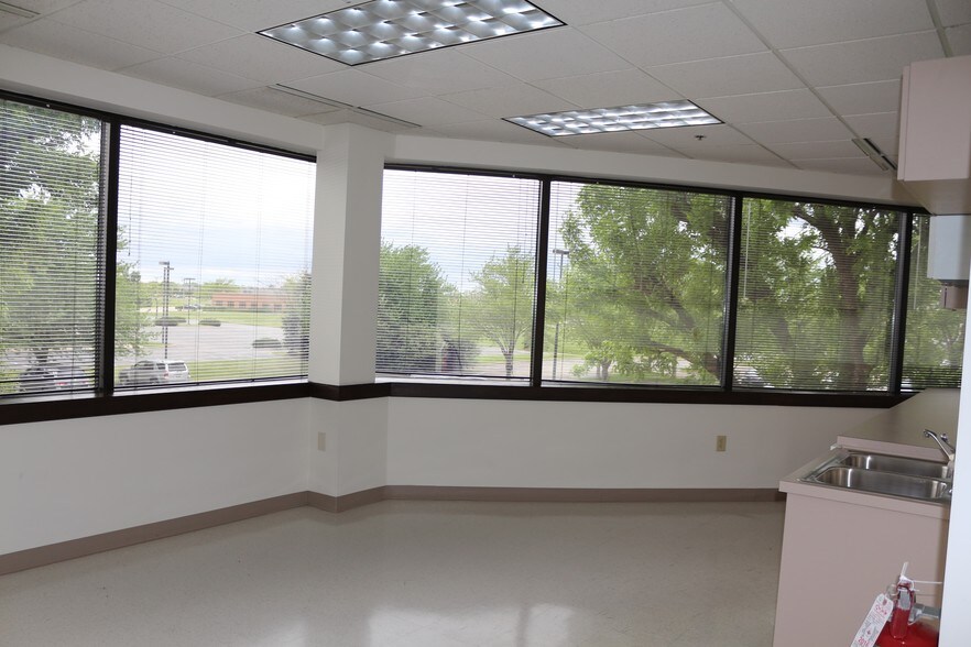More Photos Of 3201 W White Oaks Dr, Springfield Office For Sale