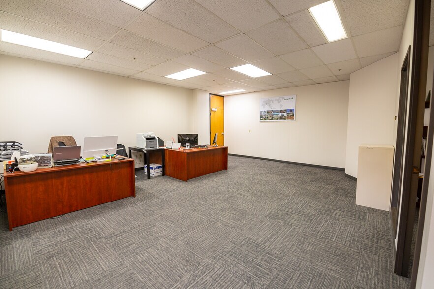 More Photos Of 6950 SW Hampton St, Tigard Office For Lease