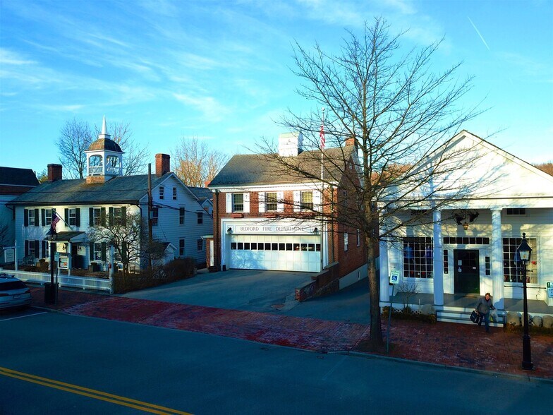 More Photos Of 34 Village Grn, Bedford Specialty For Sale