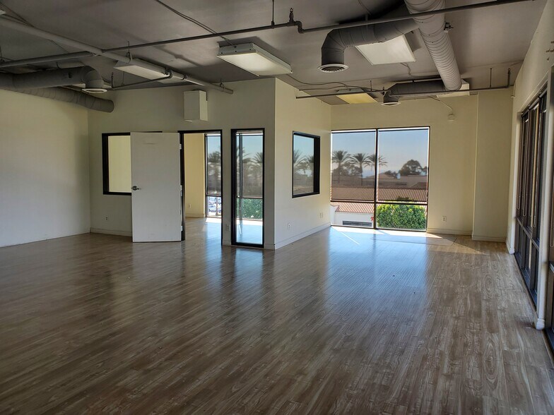 More Photos Of 629 Camino de los Mares, San Clemente Office For Sale