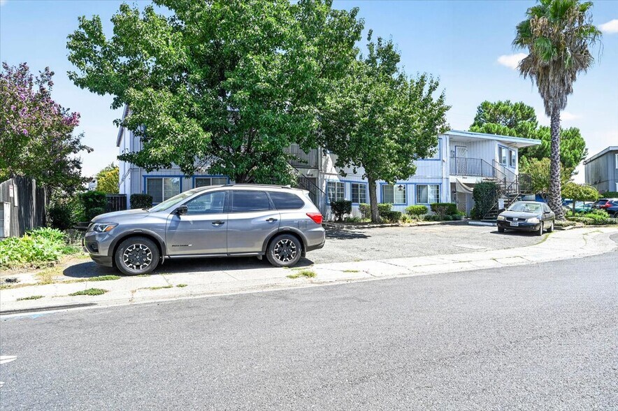 More Photos Of 2643 Furmint Way, Rancho Cordova Apartments For Sale