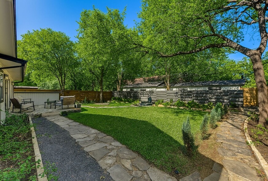 More Photos Of 7002 Whispering Oaks Dr, Austin Specialty For Sale