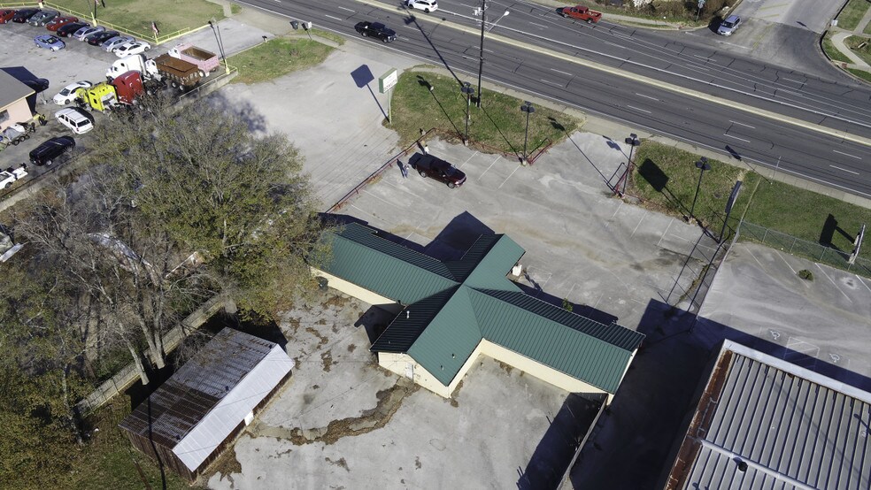 More Photos Of 1624 N Northwest Loop 323, Tyler Freestanding For Sale