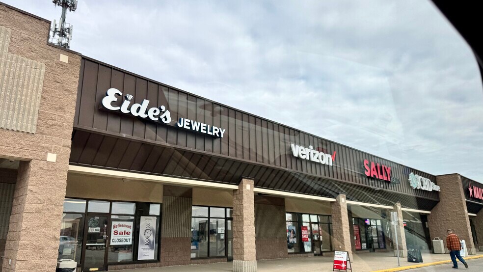 More Photos Of 3202 E Hwy 10, Moorhead Unknown For Lease