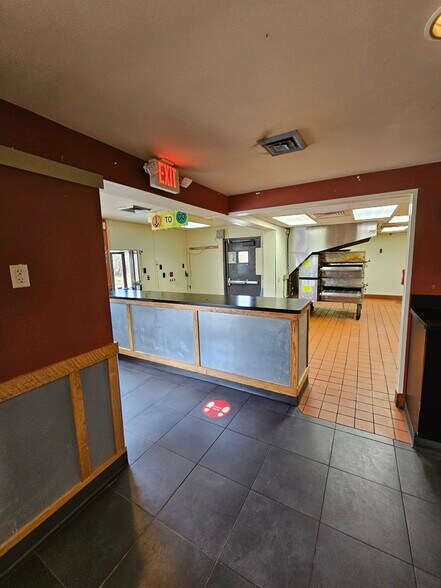 More Photos Of W156N8420 Pilgrim Rd, Menomonee Falls Fast Food For Sale