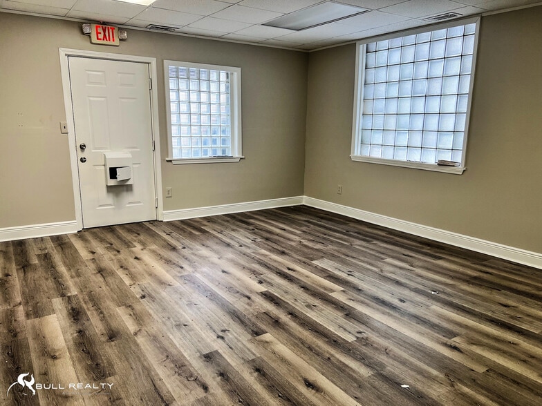 More Photos Of 2460 Moreland Ave, Atlanta Warehouse For Lease