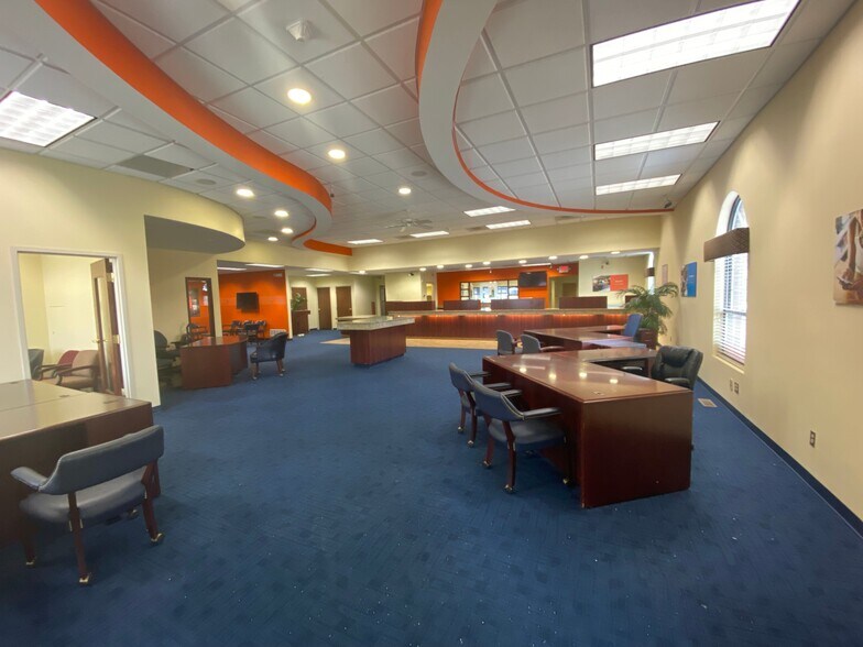 More Photos Of 435 E North St, Bradley Bank For Lease