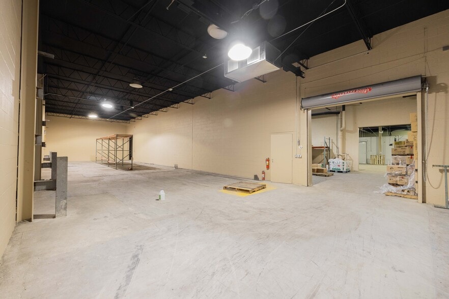 More Photos Of 29330-29350 Stephenson Hwy, Madison Heights Warehouse For Lease