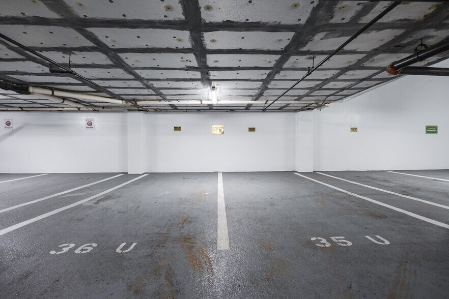 More Photos Of 4400 MacArthur Blvd NW, Washington Office For Sale