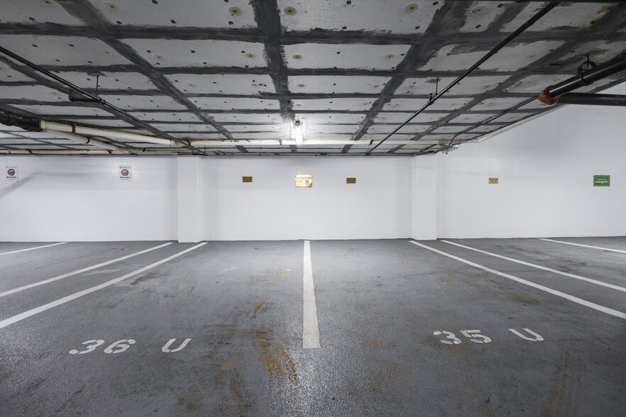 More Photos Of 4400 MacArthur Blvd NW, Washington Office For Sale