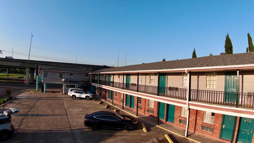 More Photos Of 990 Avenue K, Marrero Hotel For Sale