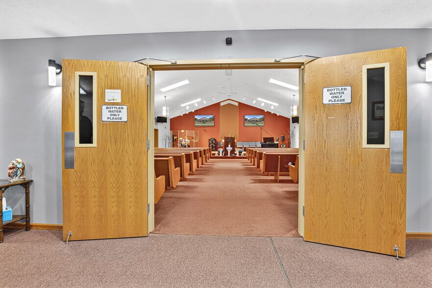 More Photos Of 1301 S Meridian St, Lebanon Religious Facility For Sale