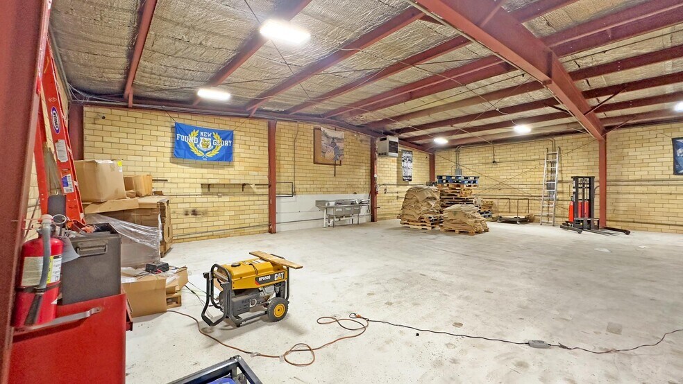 More Photos Of 115 Engel St, Houston Flex For Sale