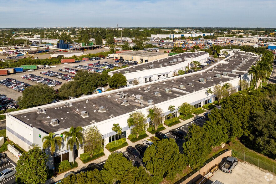 More Photos Of 4350 Oakes Rd, Davie Flex For Lease