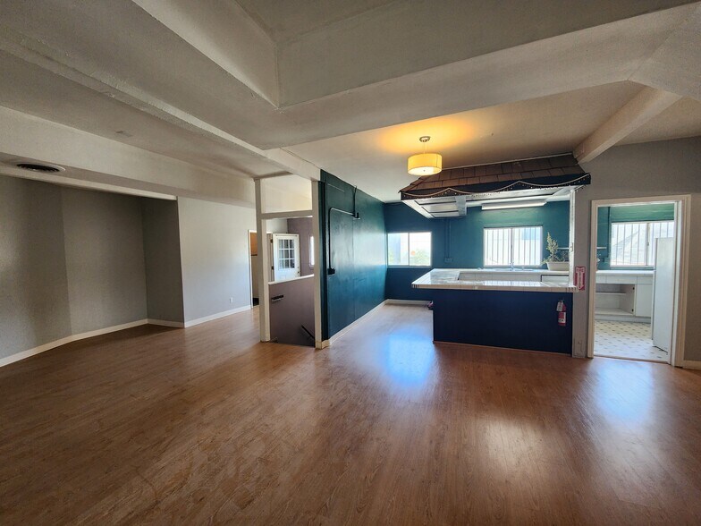 More Photos Of 953 S Raymond Ave, Pasadena Service For Lease