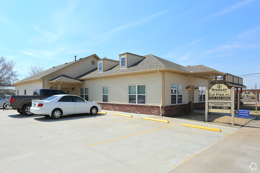 Primary Photo Of 319-321 W 1st St, Claremore Coworking Space