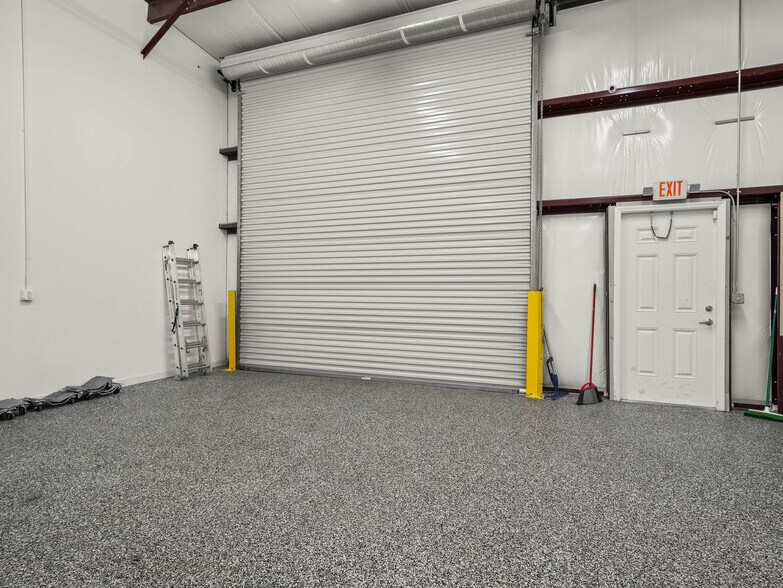 More Photos Of 1220 Huffstetler Dr, Eustis Warehouse For Lease