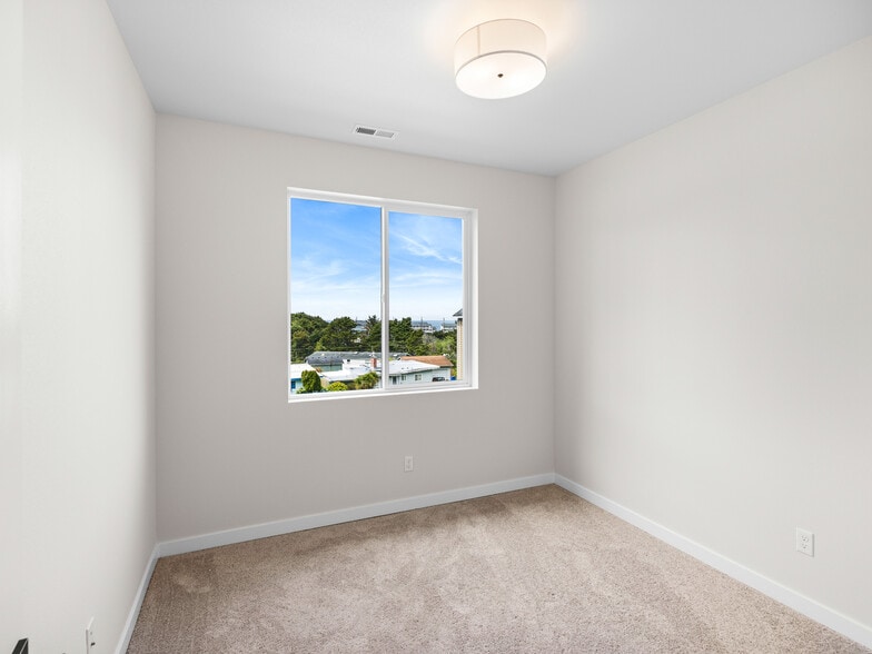 More Photos Of 331 SE Jetty Ave, Lincoln City Apartments For Sale