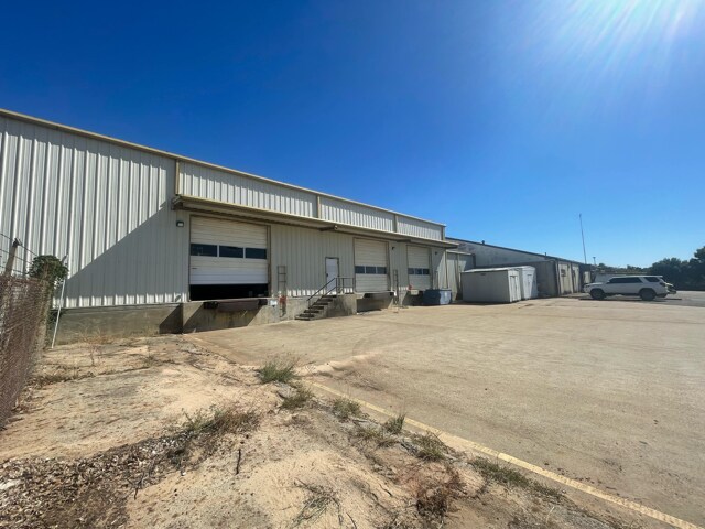 More Photos Of 1504 W Corsicana St, Athens Manufacturing For Sale