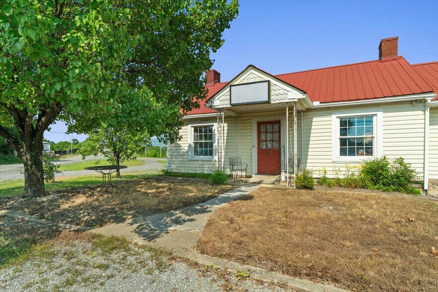 More Photos Of 806 N 3rd Ave, Chatsworth Office Residential For Sale