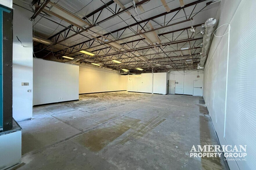 More Photos Of 901-945 10th St E, Palmetto General Retail For Lease