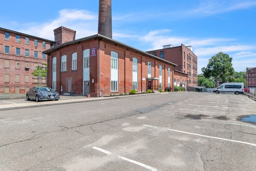 Primary Photo Of 4 Open Square Way, Holyoke Showroom For Lease
