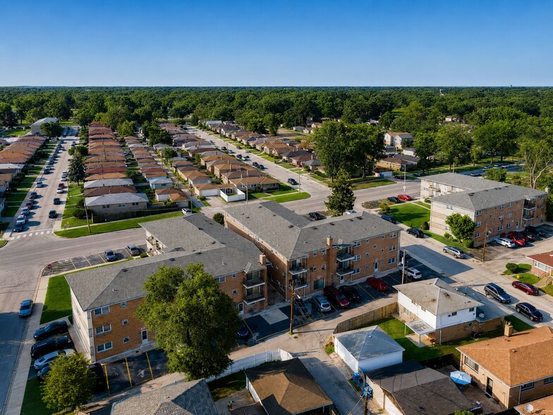 More Photos Of 1025-1049 W Vermont St, Calumet Park Apartments For Sale