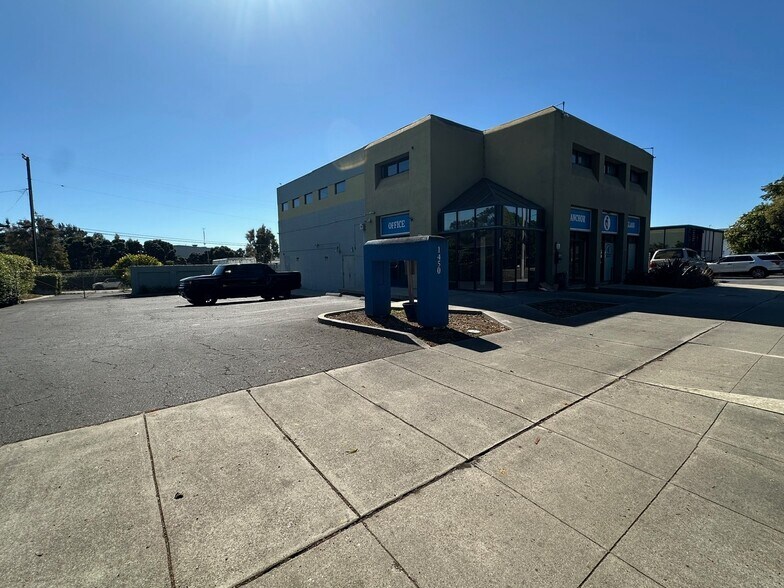 More Photos Of 1450 E Thompson Blvd, Ventura Freestanding For Lease