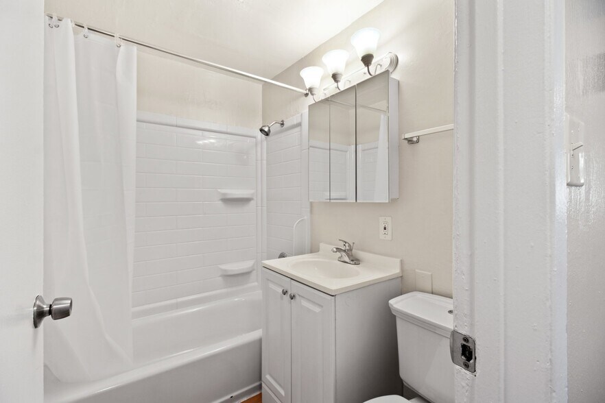 More Photos Of 2244 12th Ave, Oakland Apartments For Sale