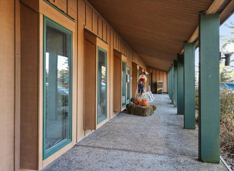 More Photos Of 1904 PA-940, Pocono Pines General Retail For Sale