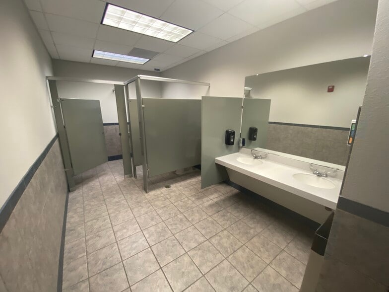 More Photos Of 2143 E Primrose St, Springfield Office For Lease