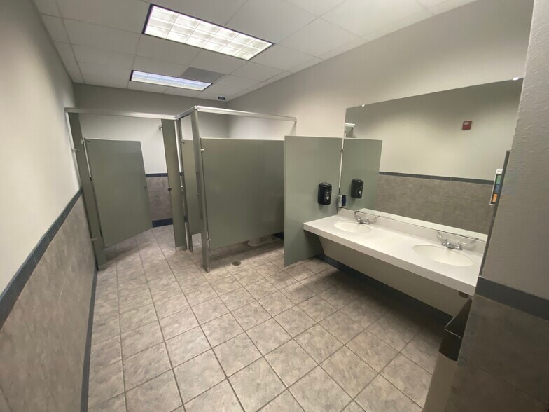 More Photos Of 2143 E Primrose St, Springfield Office For Lease