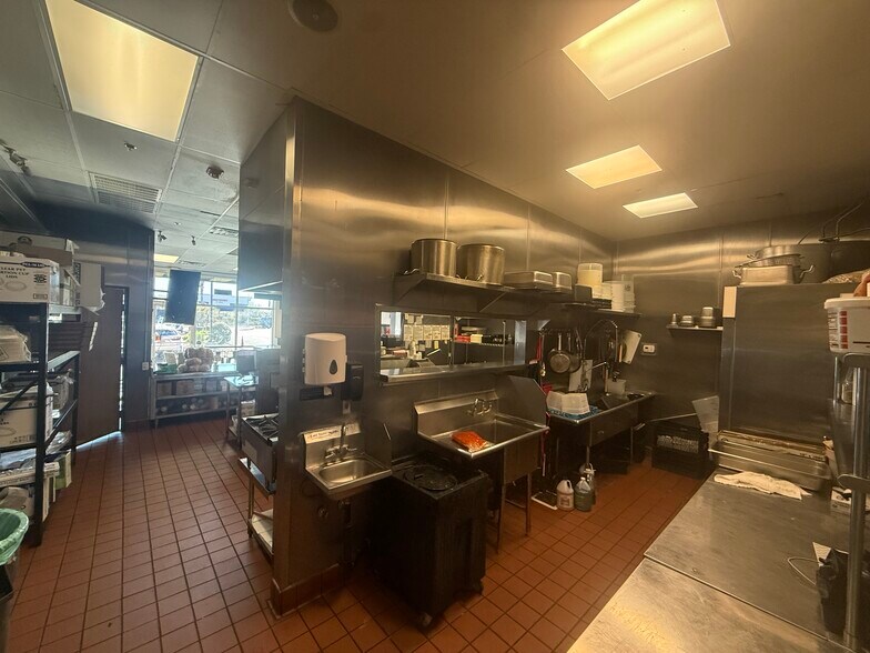 More Photos Of 2230 W Horizon Ridge Pky, Henderson Restaurant For Lease