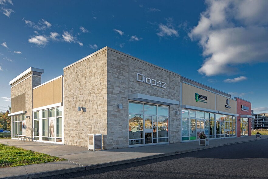 More Photos Of 2735 Boul De La Pinière, Terrebonne General Retail For Lease