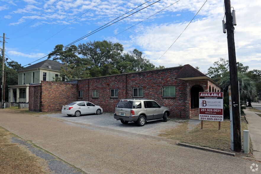 More Photos Of 920 Dauphin St, Mobile Office For Sale