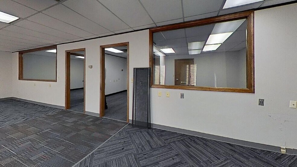 More Photos Of 913 W Holmes Rd, Lansing Medical For Lease