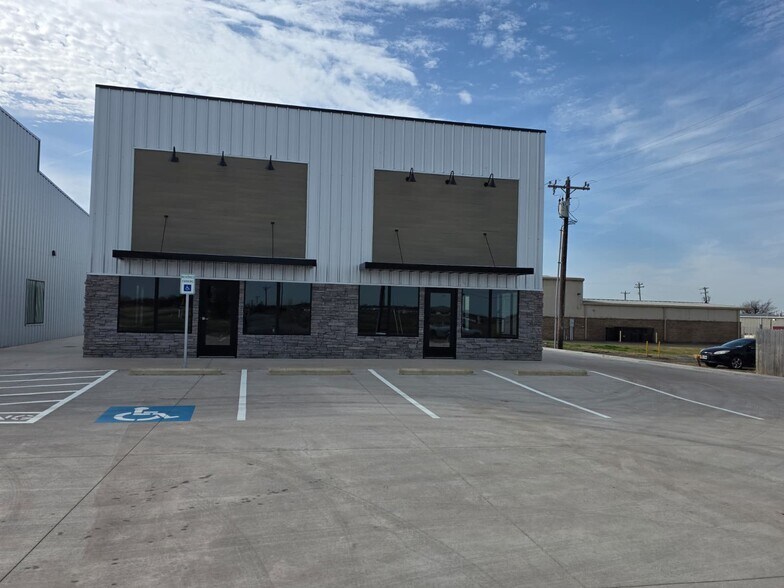 More Photos Of 1205 Quinlan Pkwy, Quinlan Storefront For Lease