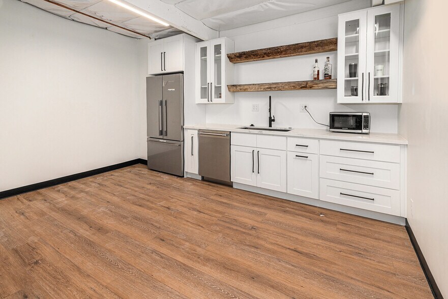 More Photos Of 5731 Palmer Way, Carlsbad Research And Development For Lease