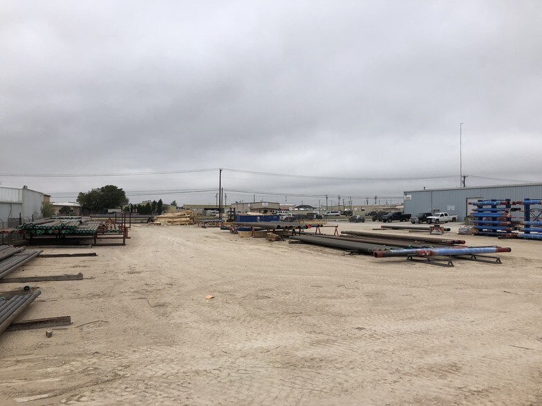 More Photos Of 3310 NW Loop 338, Odessa Warehouse For Sale