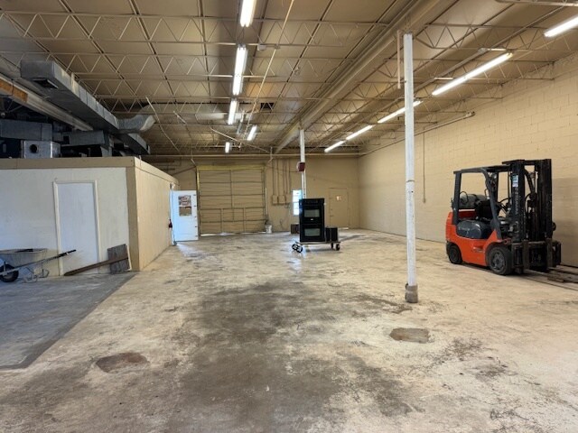 More Photos Of 333-337 Carswell Ave, Daytona Beach Warehouse For Lease