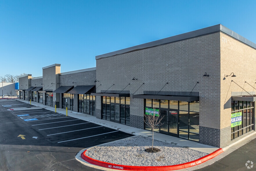 More Photos Of 184 South Maestri Road, Tontitown General Retail For Lease