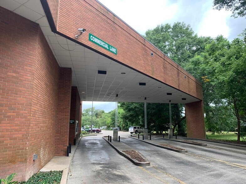 More Photos Of 102 Versailles Blvd, Lafayette Office For Lease