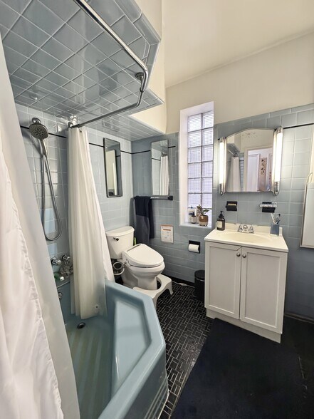 More Photos Of 2811 Ditmars Blvd, Astoria Storefront Retail Residential For Sale