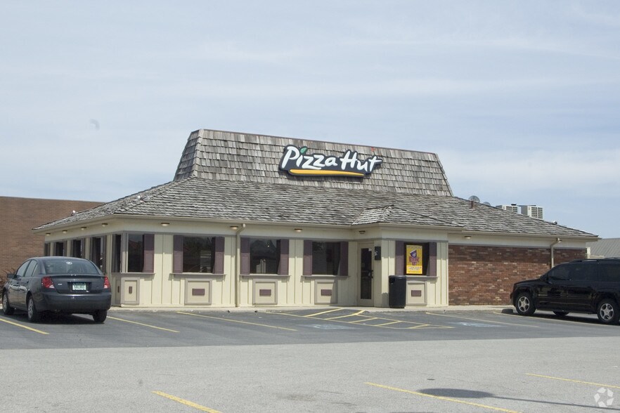 More Photos Of 305-423 N Halleck St, Demotte General Retail For Lease