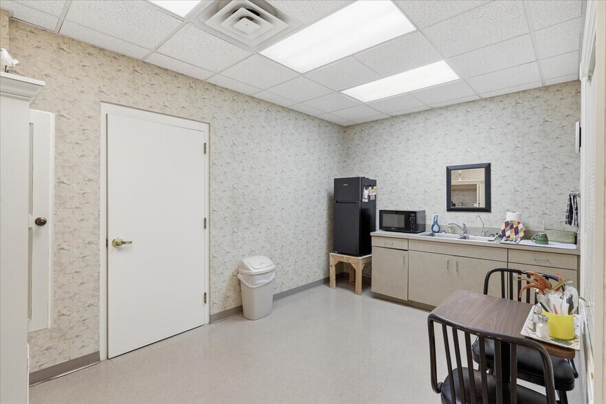 More Photos Of 8862 Cedar Springs Ln, Knoxville Office For Lease